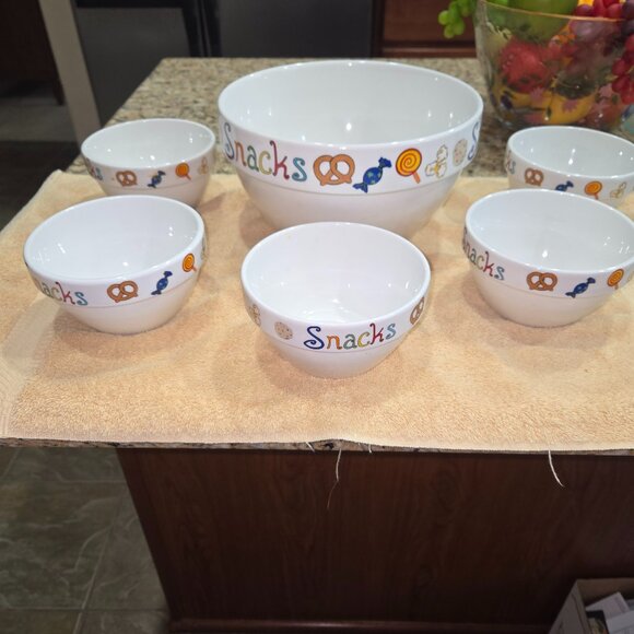 Family Entertainment Snack Set  - 9 piece set - Picture 1 of 6